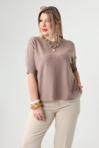 Sweterek dla puszystych brązowy krótki rękaw