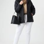 Czarna kurtka przejściowa damska plus size z odpinanym kapturem 42-52