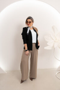 Czarny elegancki żakiet damski duże rozmiary zamszowy 44-54