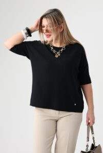 Sweterek dla puszystych czarny krótki rękaw