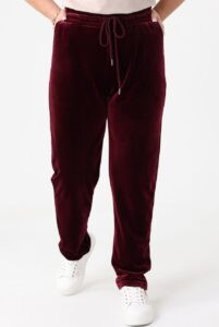 bordowe dresy damskie plus size – spodnie dla puszystych kobiet