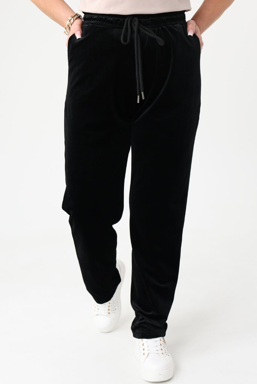 Czarne dresy damskie plus size – spodnie dla puszystych kobiet
