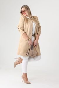 Beżowy płaszcz damski duże rozmiary – fason plus size