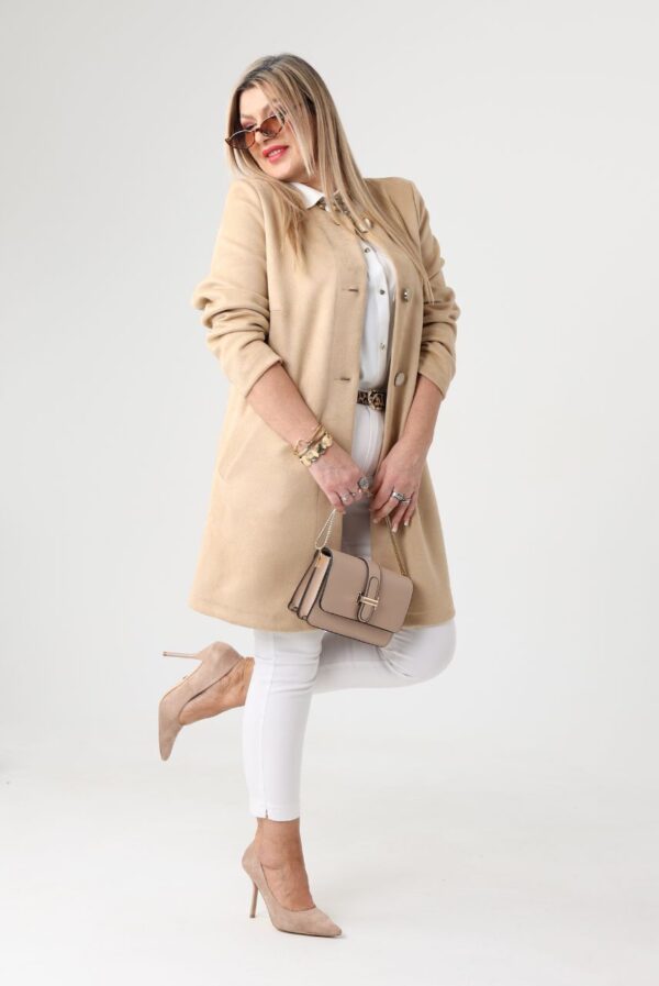Beżowy płaszcz damski duże rozmiary – fason plus size