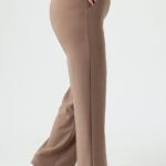 eleganckie-spodnie-materialowe-plus-size-damskie-bezowe (2)