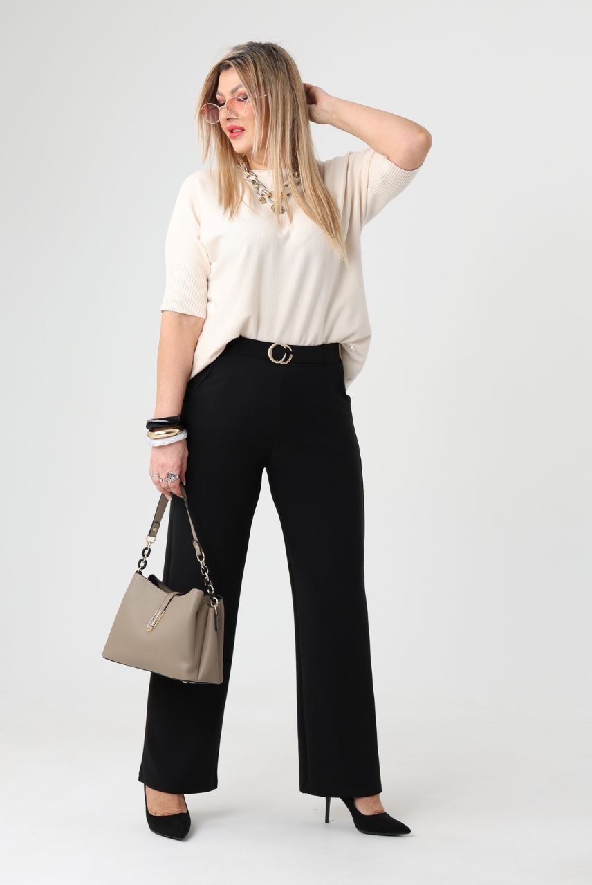 Eleganckie spodnie damskie dla puszystych z prostą nogawką