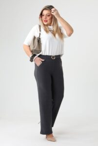 Eleganckie spodnie damskie dla puszystych z prostą nogawką