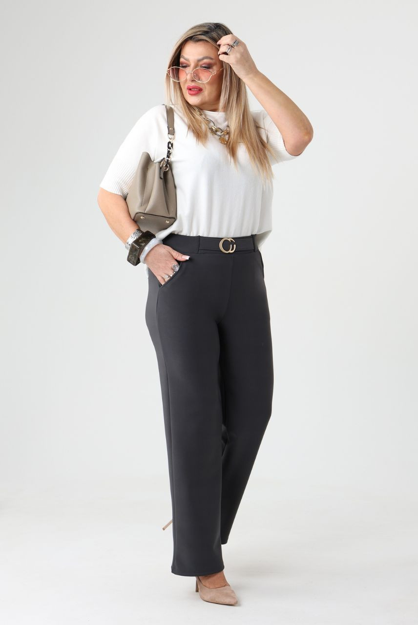 Eleganckie spodnie damskie dla puszystych z prostą nogawką
