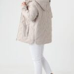 kremowa-kurtka-przejściowa-damska-plus-size-z-odpinanym-kapturem-42-52 (2)