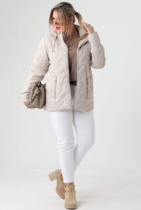 Kremowa kurtka przejściowa damska plus size z odpinanym kapturem 42-52