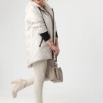 kremowa-kurtka-przejsciowa-damska-plus-size-ze-sciagaczami-przy-rekawach (1)