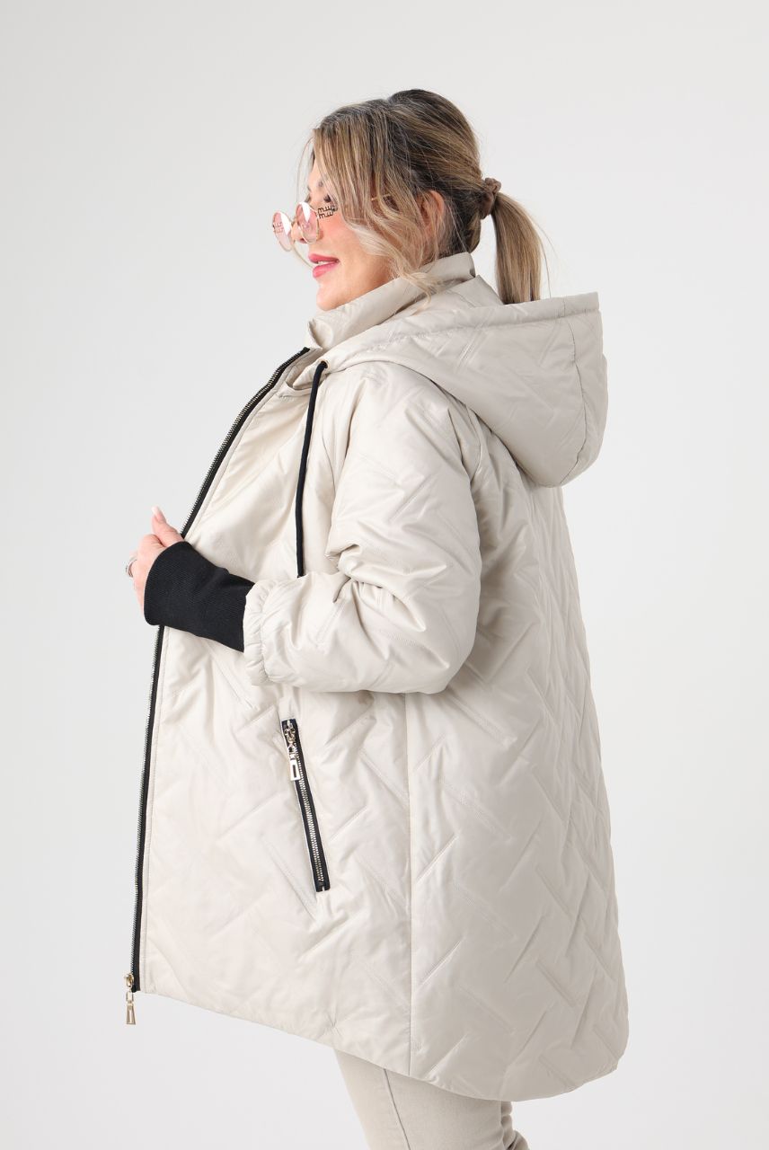 Kremowa kurtka przejściowa damska plus size ze ściągaczami przy rękawach 42-50