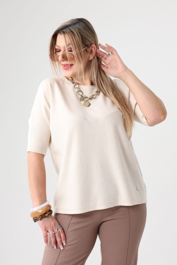 Sweterek dla puszystych kremowy krótki rękaw