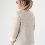lniany-sweterek-plus-size-z-kwiatkiem-bezowy (2)