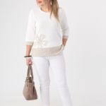 lniany-sweterek-plus-size-z-kwiatkiem-kremowy (5)