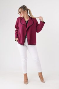 Amarantowa narzutka plus size elegancka
