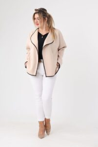 Beżowa narzutka plus size elegancka
