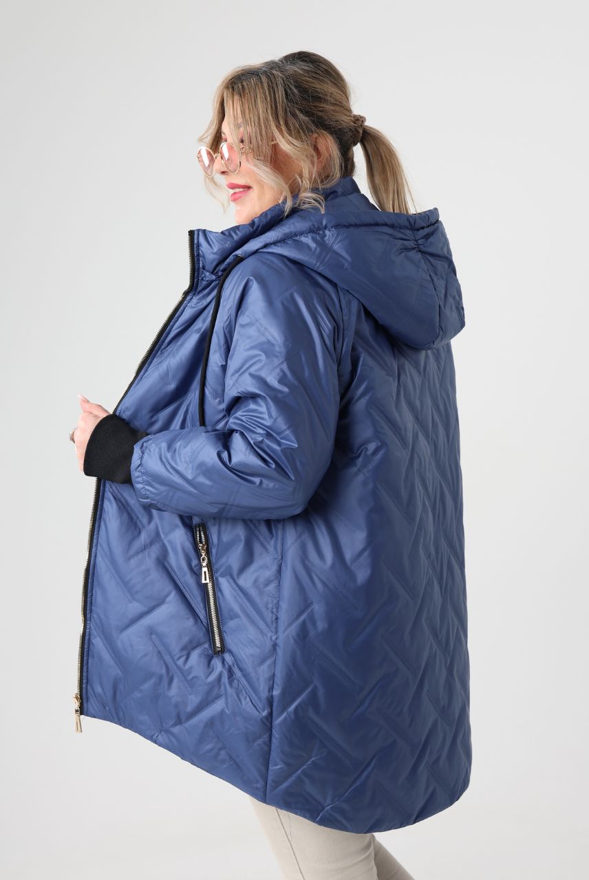 Niebieska kurtka przejściowa damska plus size ze ściągaczami przy rękawach 42-50