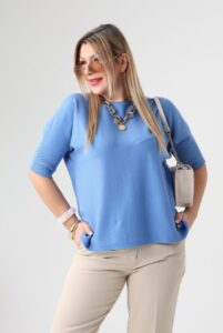 Sweterek dla puszystych kremowy krótki rękaw