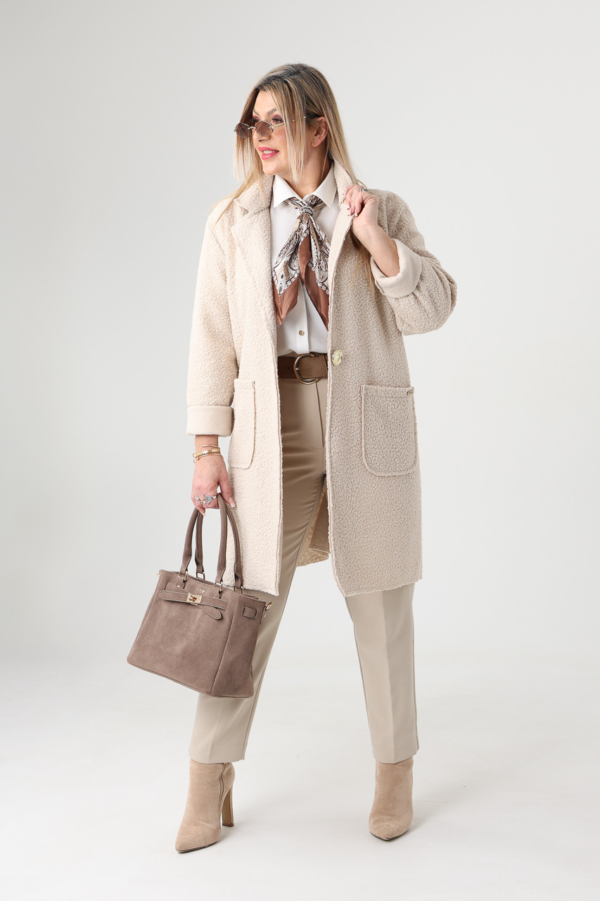 Wiosenny płaszcz dla puszystych kremowy