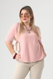 Sweterek dla puszystych różowy krótki rękaw