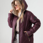śliwkowa-kurtka-damska-przejściowa-plus-size-z-odpinanym-kapturem-42-50 (5)