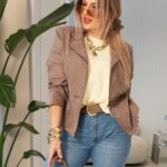 Marynarka damska duże rozmiary jasnobrązowa zamszowa