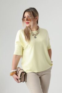 Sweterek dla puszystych żółty krótki rękaw