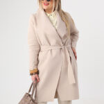 Beżowy-płaszcz-przejściowy-plus-size-wiązany-w-pasie (5)