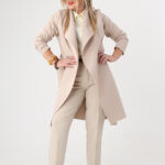 Beżowy-płaszcz-przejściowy-plus-size-wiązany-w-pasie (7)