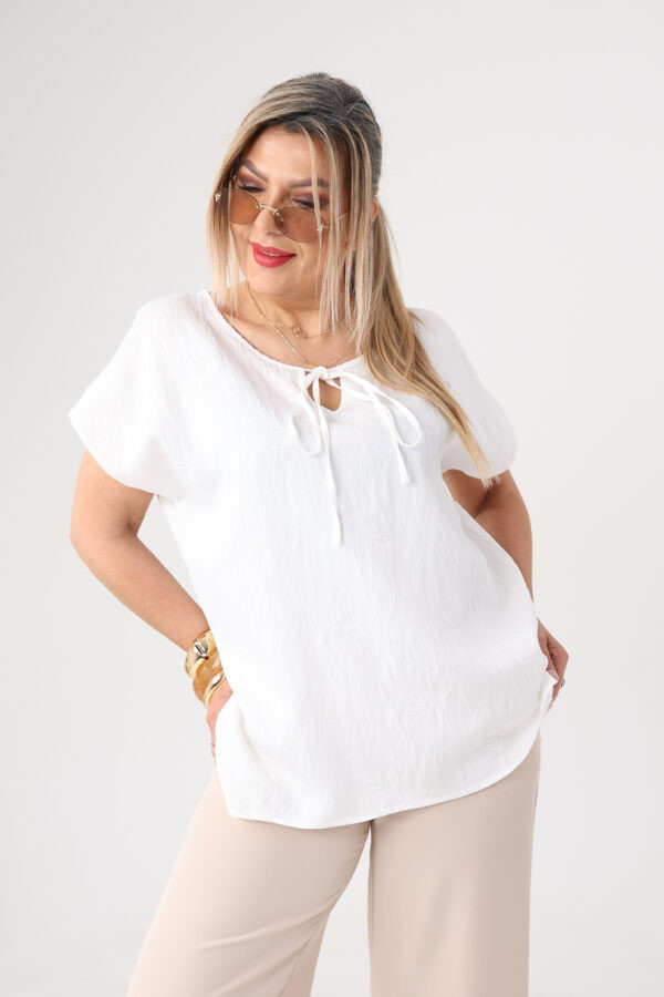 Bluzka damska duże rozmiary z haftem i krótkim rękawem biała 44-50