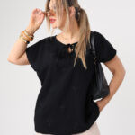 Bluzka-damska-duże-rozmiary-z-haftem-i-krótkim-rękawem-czarna (1)