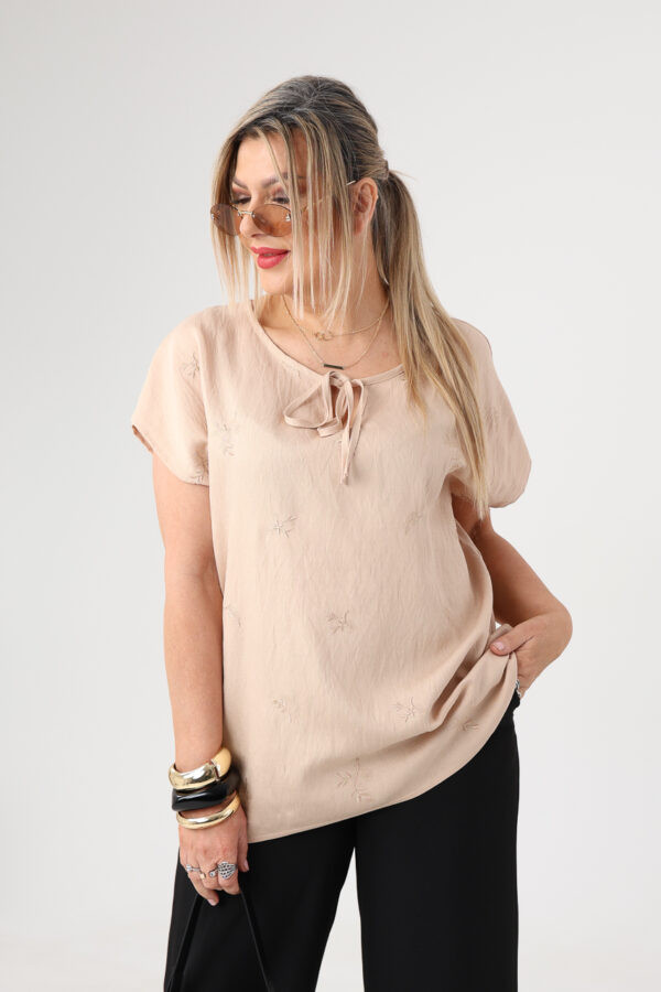 Bluzka damska duże rozmiary z haftem i krótkim rękawem kremowa 44-50