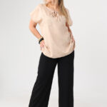 Bluzka-damska-duże-rozmiary-z-haftem-i-krótkim-rękawem-kremowa (4)