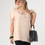 Bluzka-damska-duże-rozmiary-z-haftem-i-krótkim-rękawem-kremowa (6)