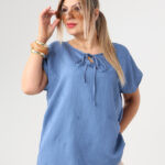 Bluzka-damska-duże-rozmiary-z-haftem-i-krótkim-rękawem-niebieska (5)