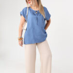 Bluzka-damska-duże-rozmiary-z-haftem-i-krótkim-rękawem-niebieska (6)
