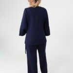 Elegancki-komplet-damski-plus-size-granatowy-bluzka-i-spodnie-44-52 (2)
