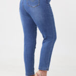 Jeansy-damskie-plus-size-ze-zwężaną-nogawką-42-52 (5)