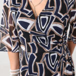 Lekka-sukienka-plus-size-szyfonowa-w-geometryczne-wzory-44-56 (3)