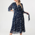 Lekka-sukienka-plus-size-szyfonowa-w-malarskie-wzory-granatowa-44-56 (5)