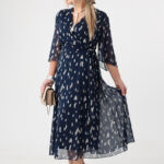 Lekka sukienka plus size szyfonowa w malarskie wzory granatowa 44-56