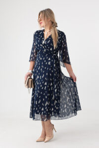 Lekka sukienka plus size szyfonowa w malarskie wzory granatowa 44-56