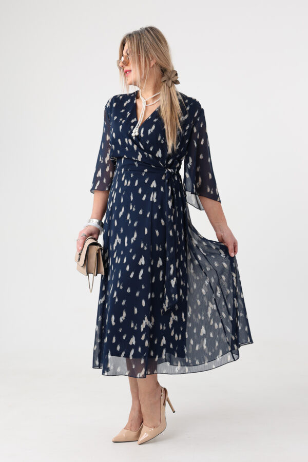 Lekka sukienka plus size szyfonowa w malarskie wzory granatowa 44-56