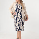 Prosta-sukienka-plus-size-w-modne-wzory-beżowo-granatowa (1)