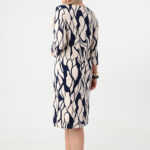 Prosta-sukienka-plus-size-w-modne-wzory-beżowo-granatowa (2)