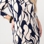 Prosta-sukienka-plus-size-w-modne-wzory-beżowo-granatowa (3)