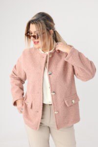 Przejściowa damska kurtka bukla plus size narzutka pudrowy róż 44-52