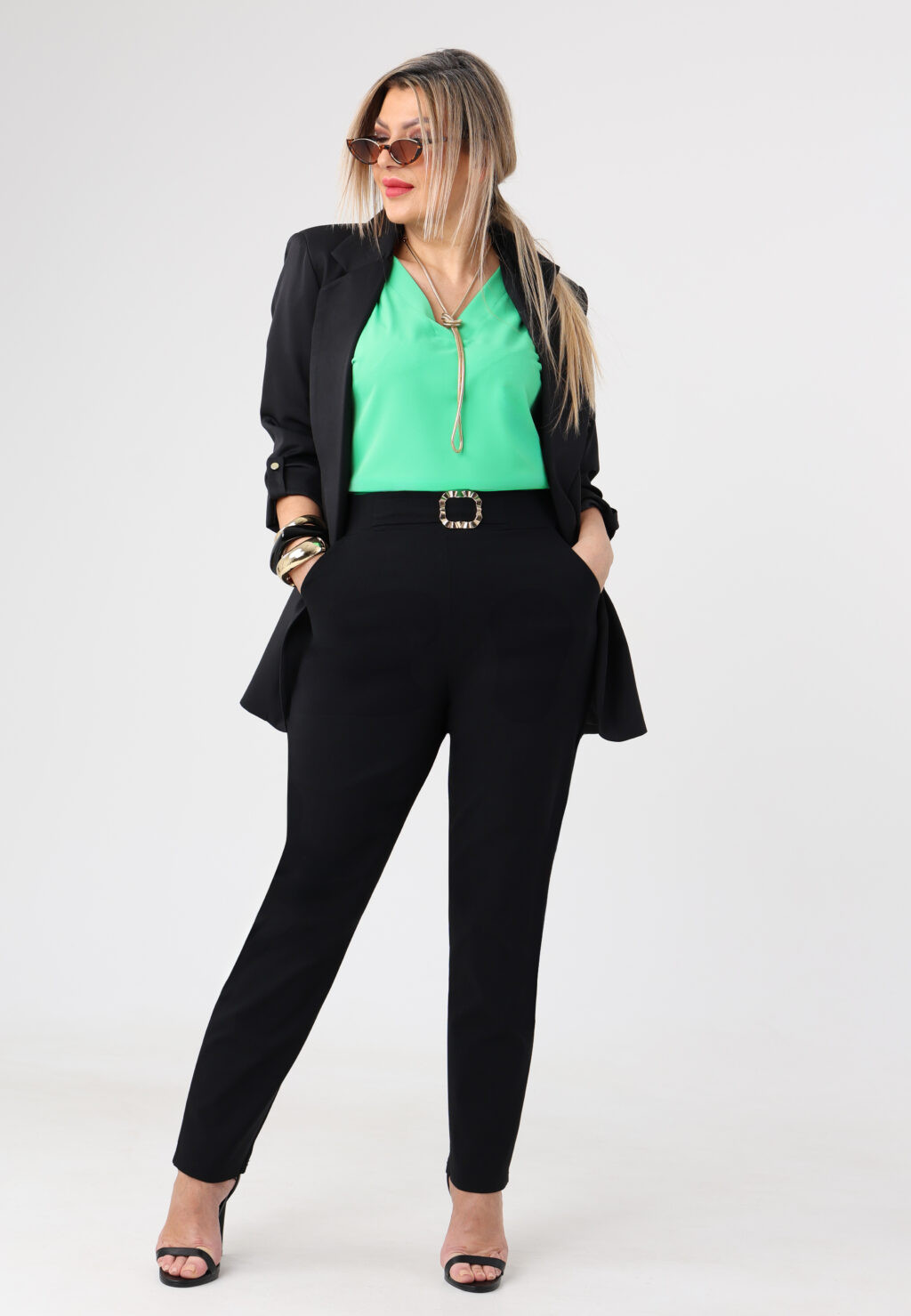 Spodnie damskie eleganckie plus size czarne z ozdobną klamrą 42-50