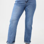 Spodnie-jeansy-mom-fit-plus-size-z-podwiniętą-nogawką-42-50 (2)